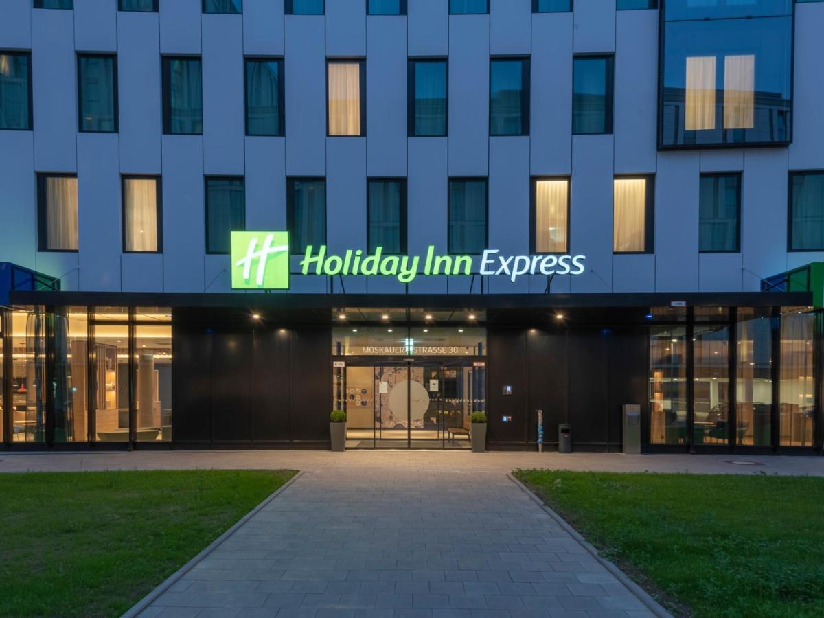 Holiday Inn Express Dusseldorf - Hauptbahnhof, An Ihg Hotel Kültér fotó